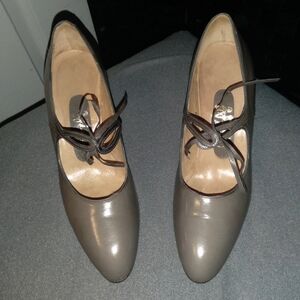 Elegant Women's Gray Heels with Bow Detail